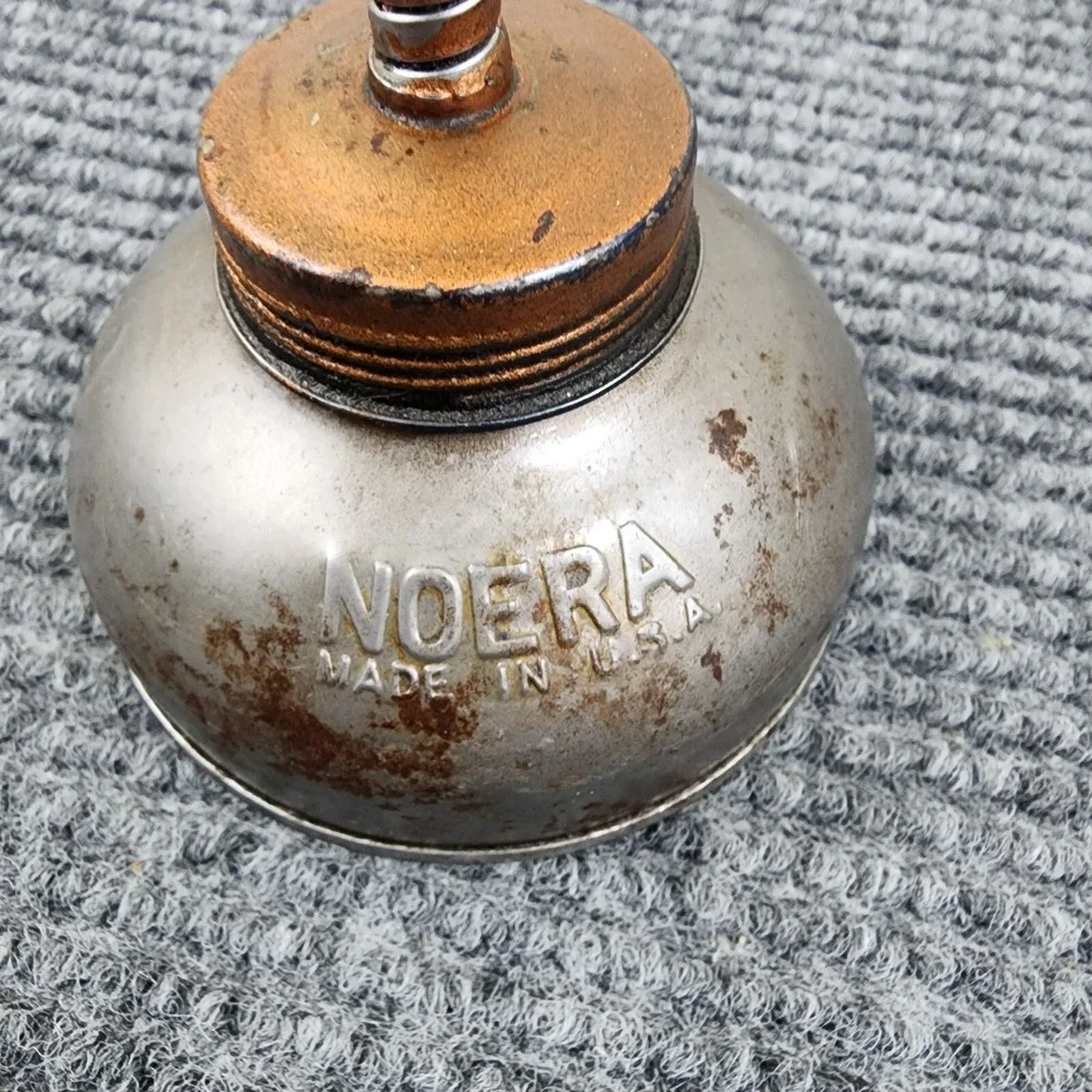 VINTAGE ORIGINAL EMBOSSED NOERA THUMB PUMP OILER OIL‎ CAN, MADE IN USA
